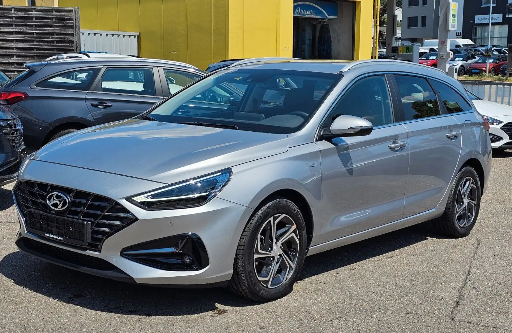 Hyundai i30 1.5 T-GDI Hybrid DCT LED- und Navi Grijs - 1