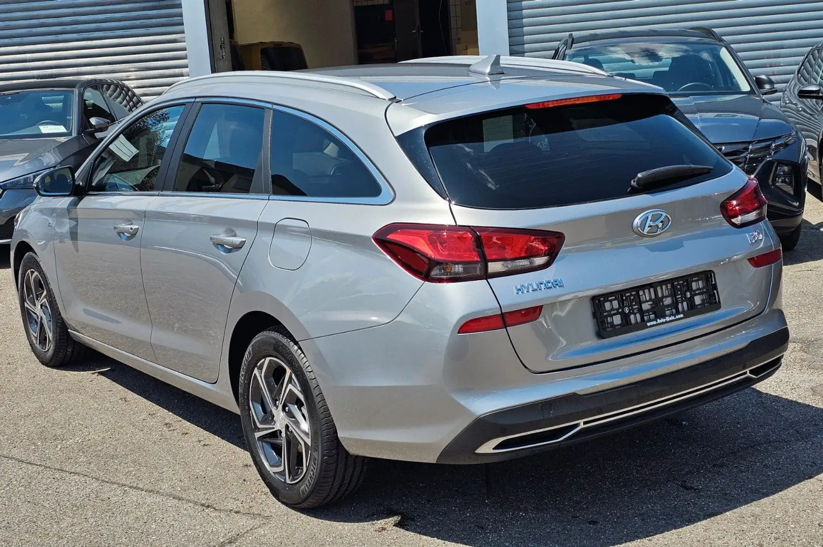 Hyundai i30 1.5 T-GDI Hybrid DCT LED- und Navi Grijs - 2
