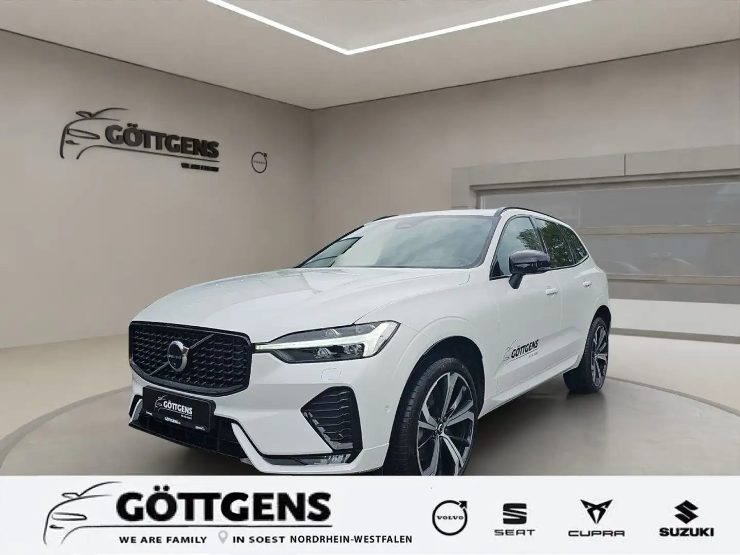 Volvo XC60 B5 AWD Plus Dark LUFT PANO HUD LM21 360° LED Weiß - 1