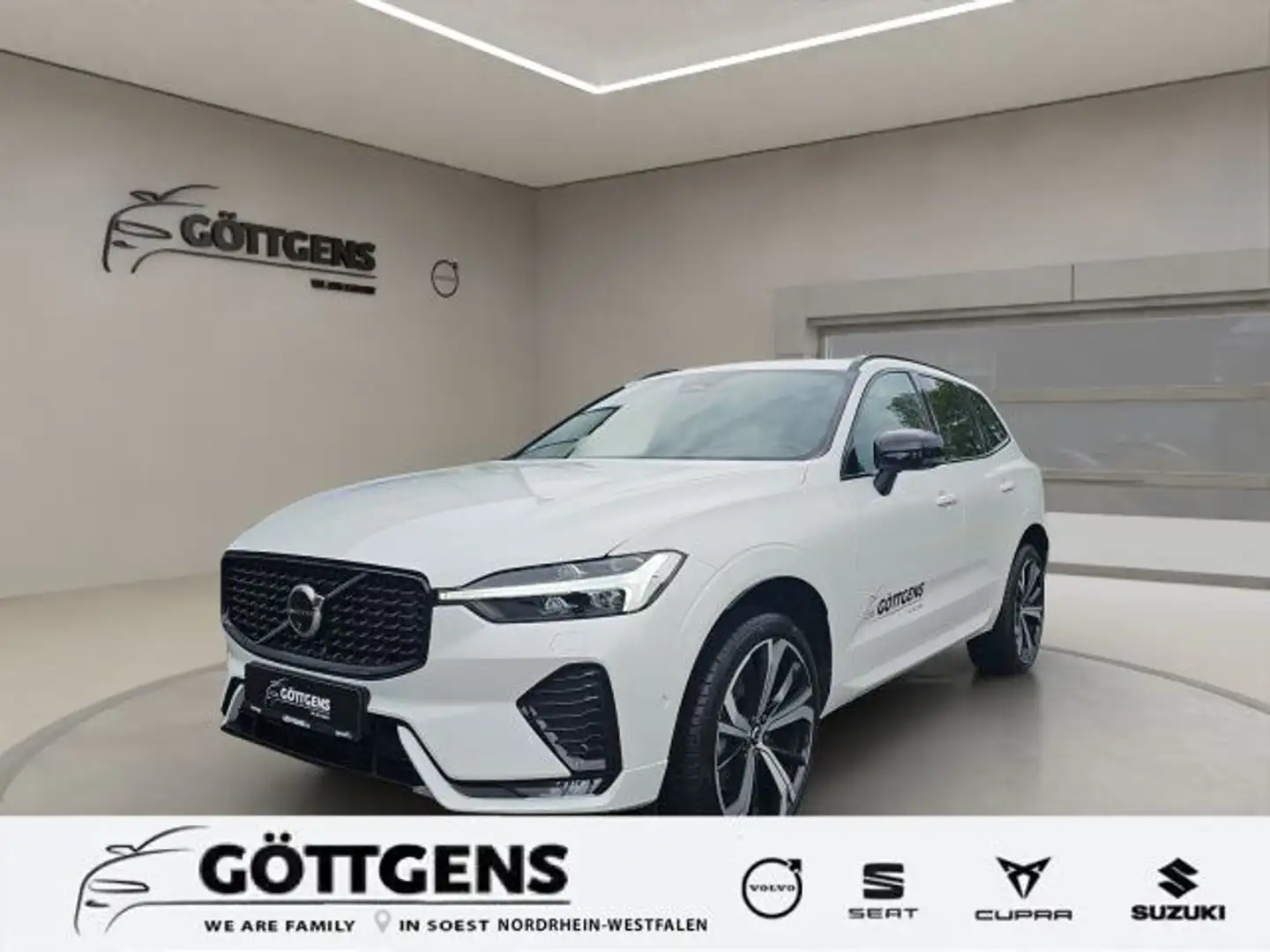 Volvo XC60 B5 AWD Plus Dark LUFT PANO HUD LM21 360° LED Weiß - 1
