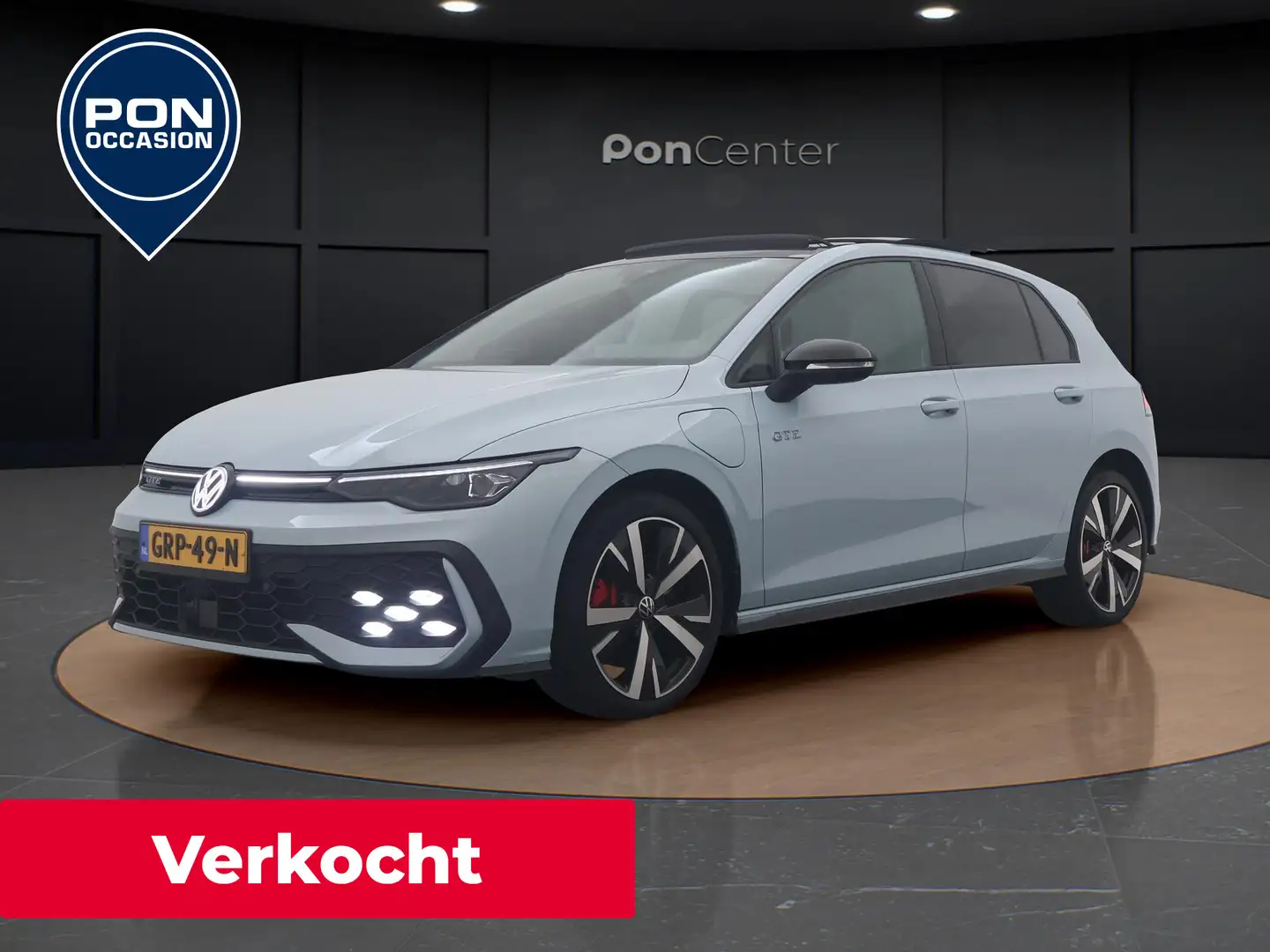 Volkswagen Golf GTE 1.5 eHybrid | Pano dak | Travel Assist | IQ-light Blauw - 1