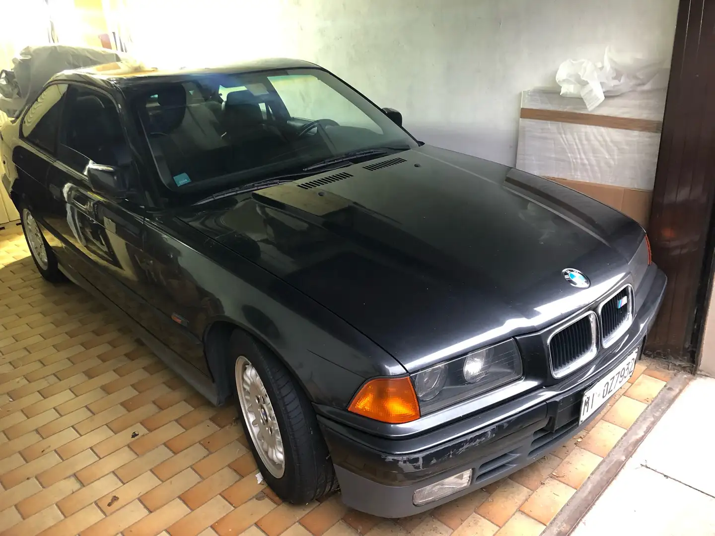 BMW 320 320i S c/abs 2p Чорний - 2