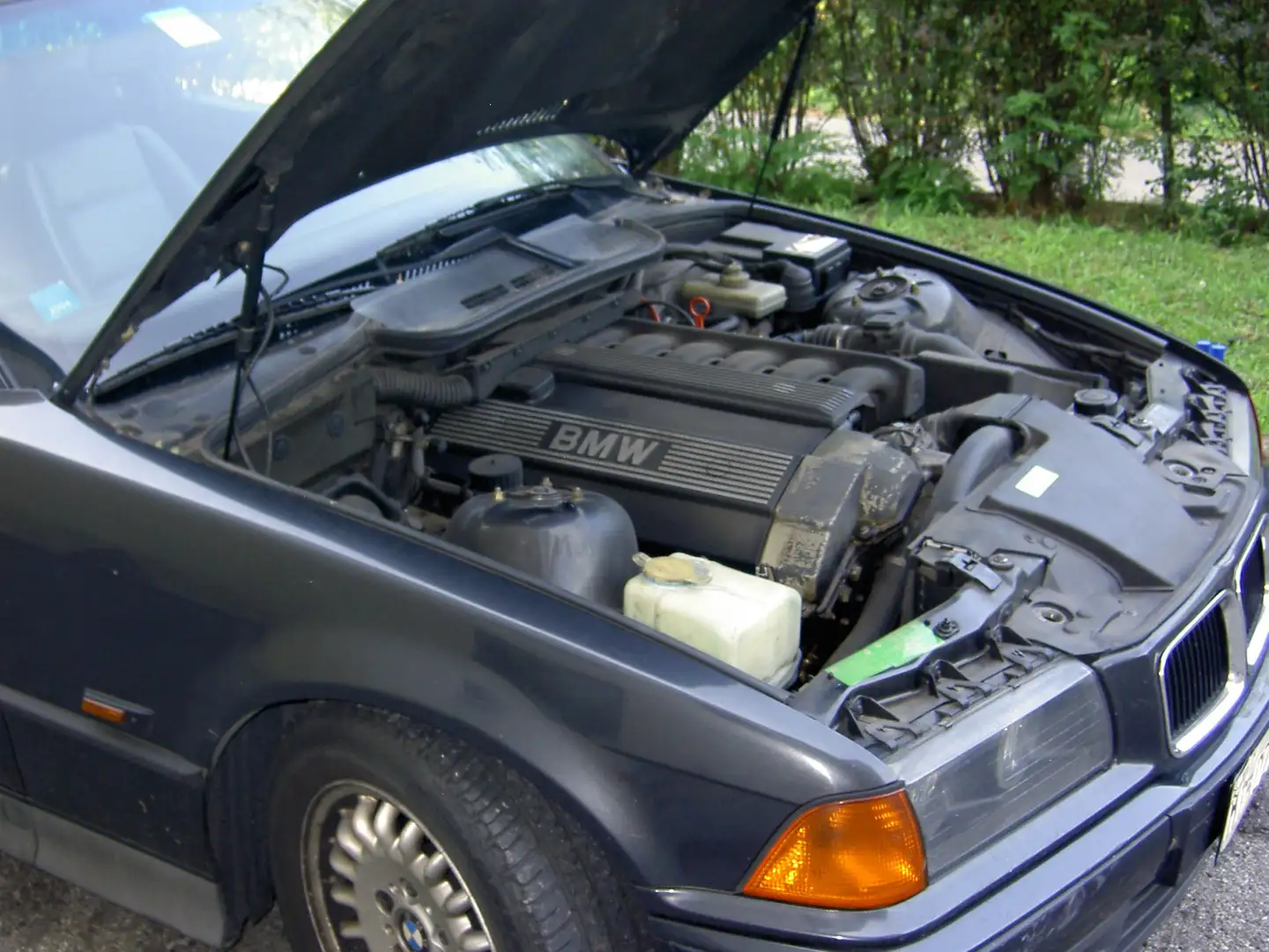 BMW 320 320i S c/abs 2p Чорний - 1