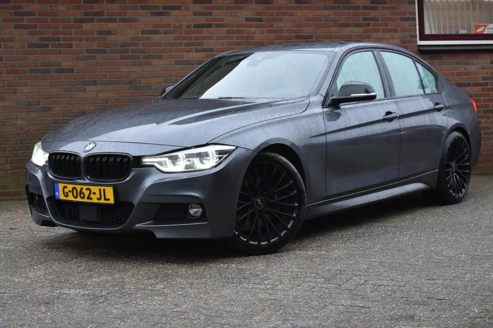 BMW 330 3-serie 330d xDrive M Sport '16 Xenon M Pakket Cli Grijs - 1