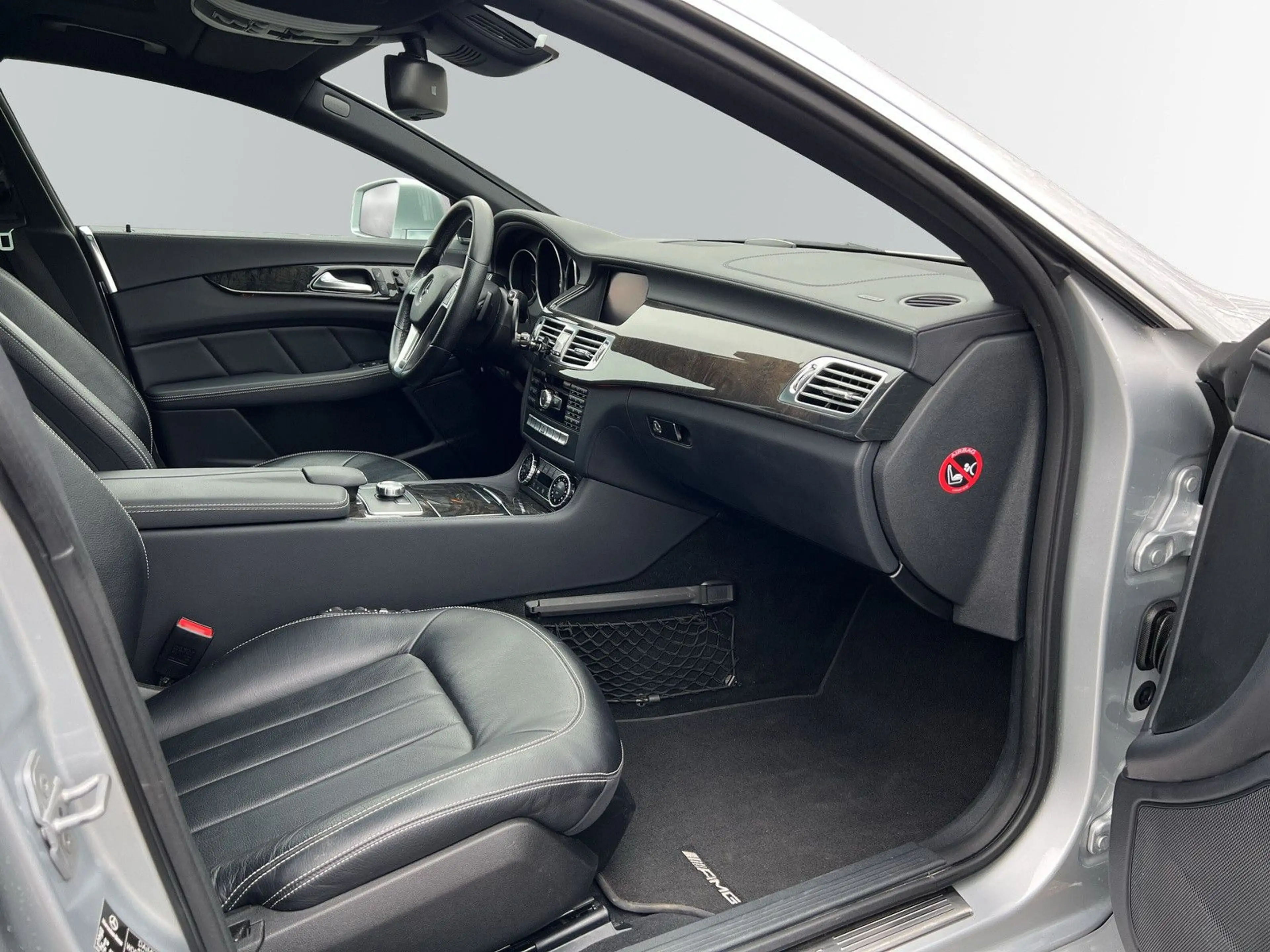 Mercedes-Benz CLS 250 AMG Line *CAM *Dist+ — photo 8