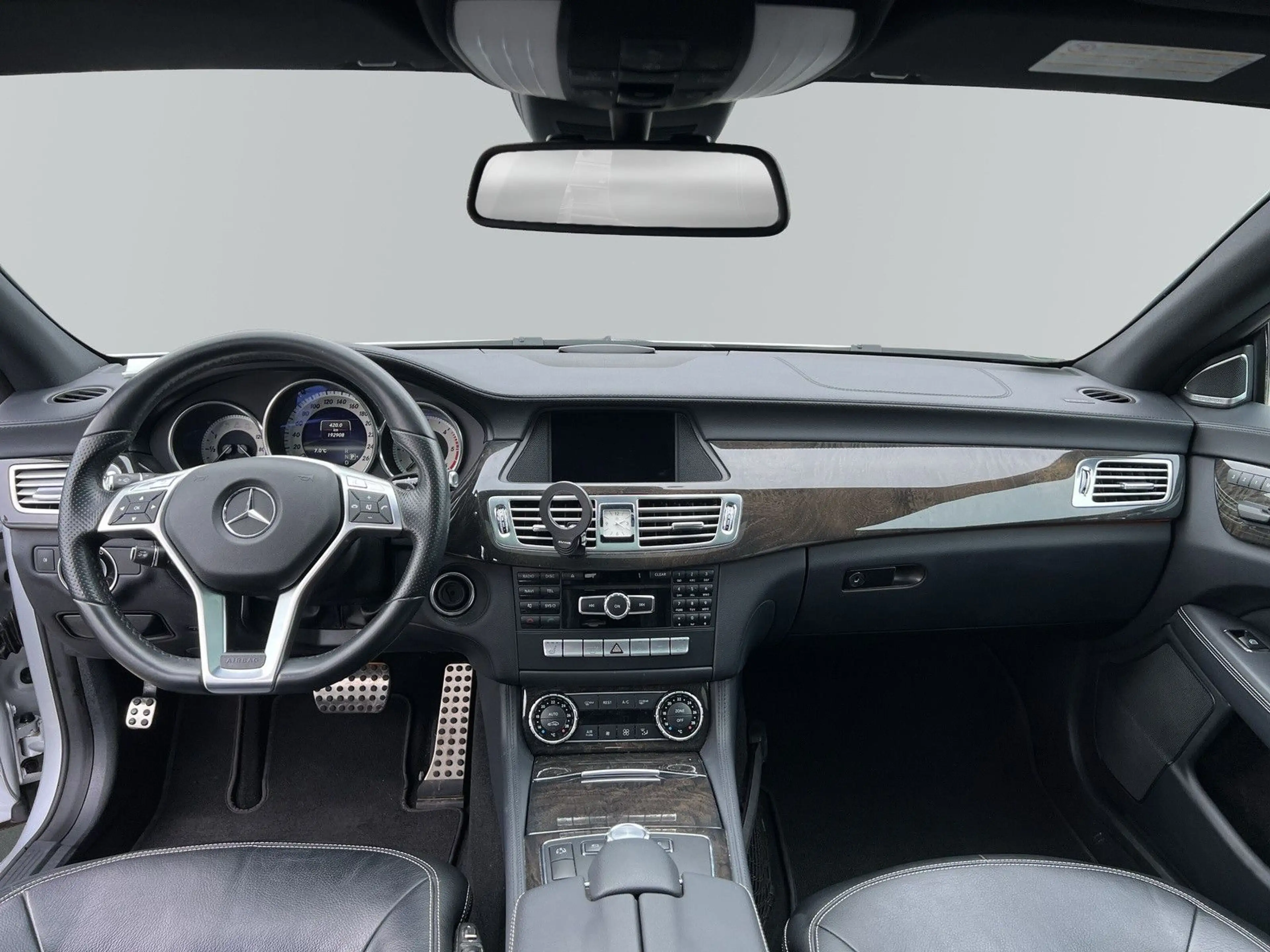 Mercedes-Benz CLS 250 AMG Line *CAM *Dist+ — photo 6