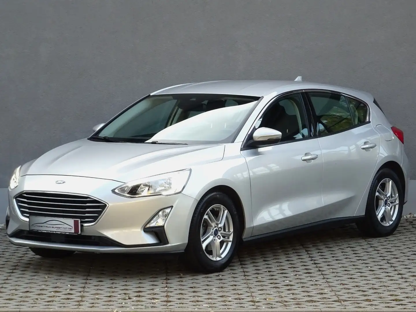 Ford Focus 1,0 EB Cool & Connect/Navi/SH/PDC/LMF Silber - 1