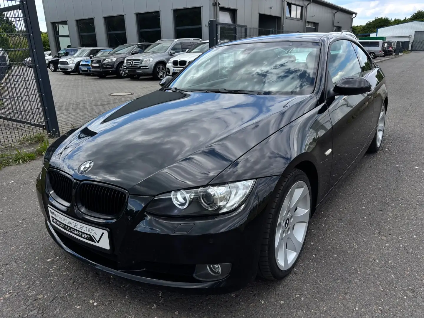 BMW 325 iA  Coupe Sport M-Lenkrad/Klimat/Navi/Leder Чорний - 1