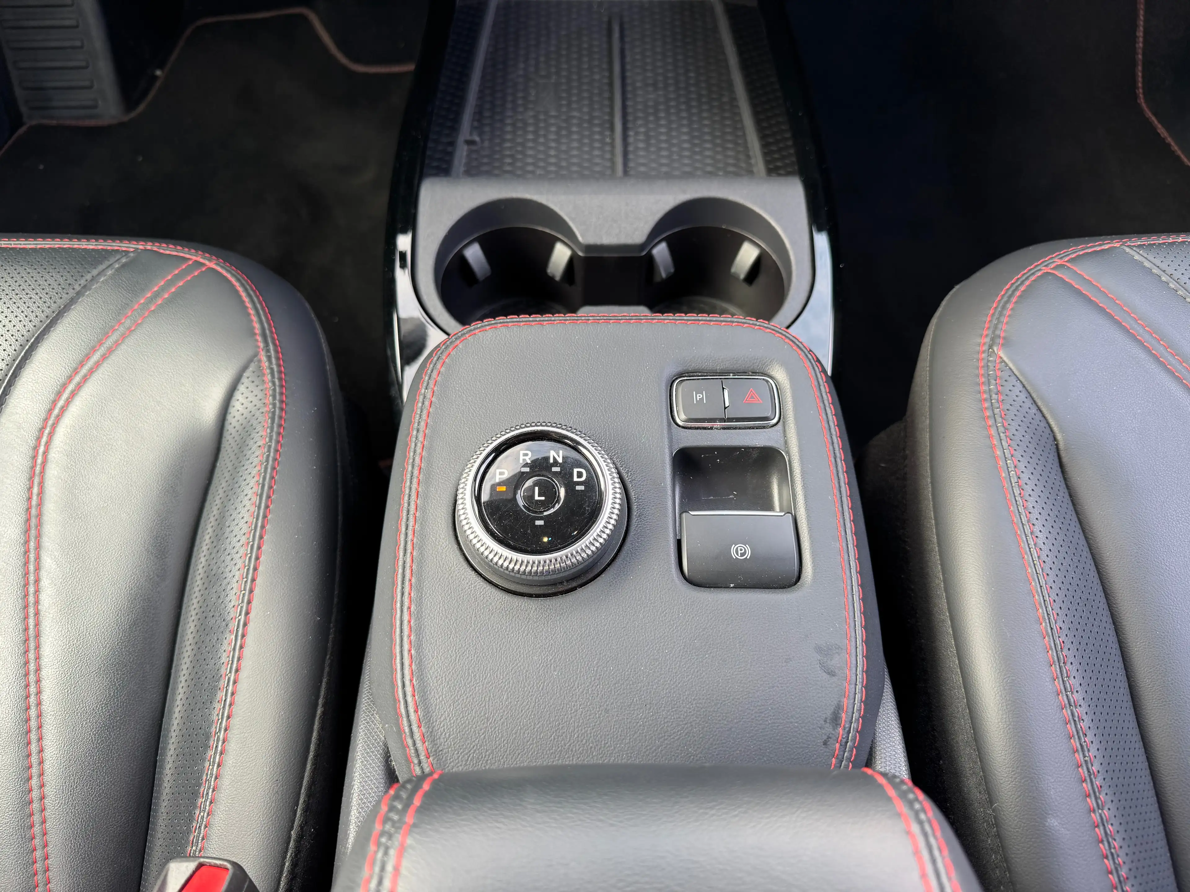 Ford Mustang Mach-E 99 kWh AWD Ext. Range First Edition / PANO / B&O / 360° / LED / NAV / CARPLAY — photo 13