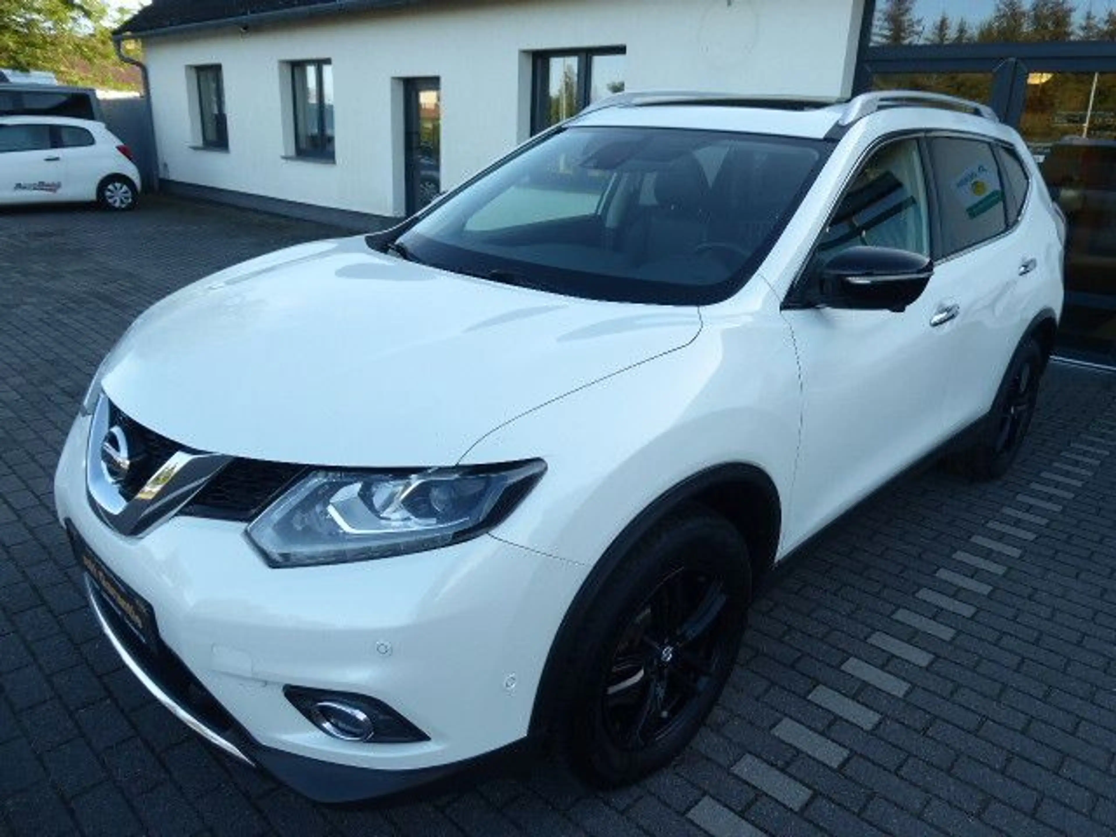 Nissan X-Trail Tekna 4x4 — photo 2