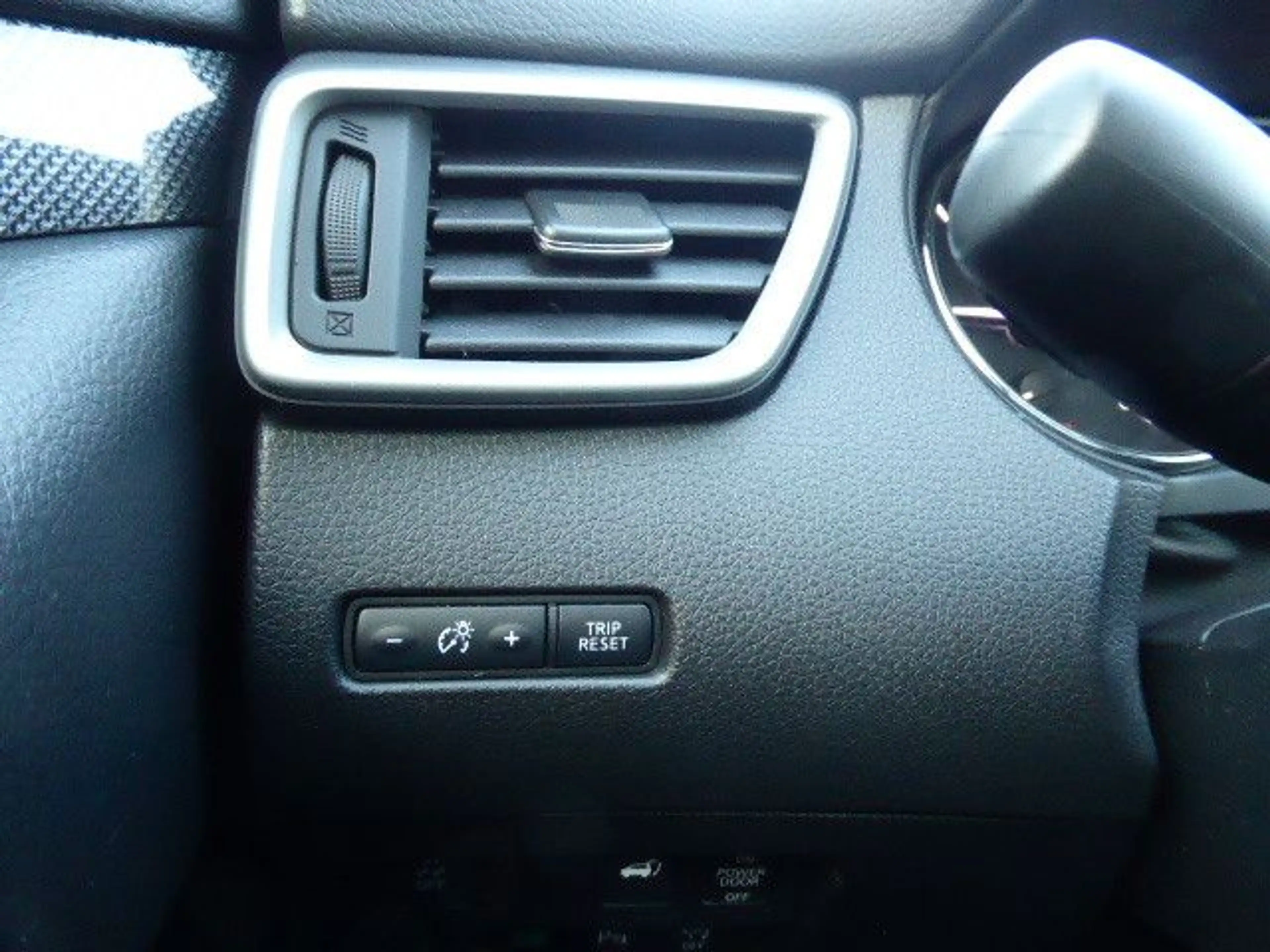 Nissan X-Trail Tekna 4x4 — photo 13
