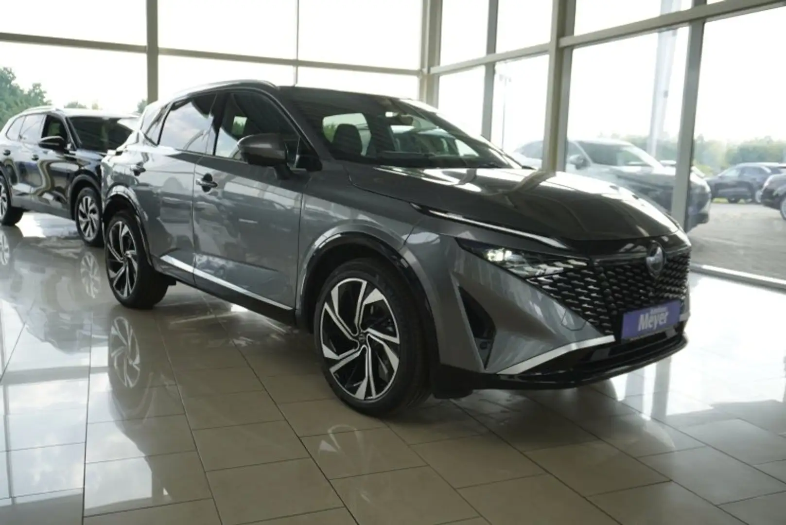 Nissan Qashqai Tekna+ 1,3 DIG-T Xtronic 4x4 UPE=50000Euro Grau - 2
