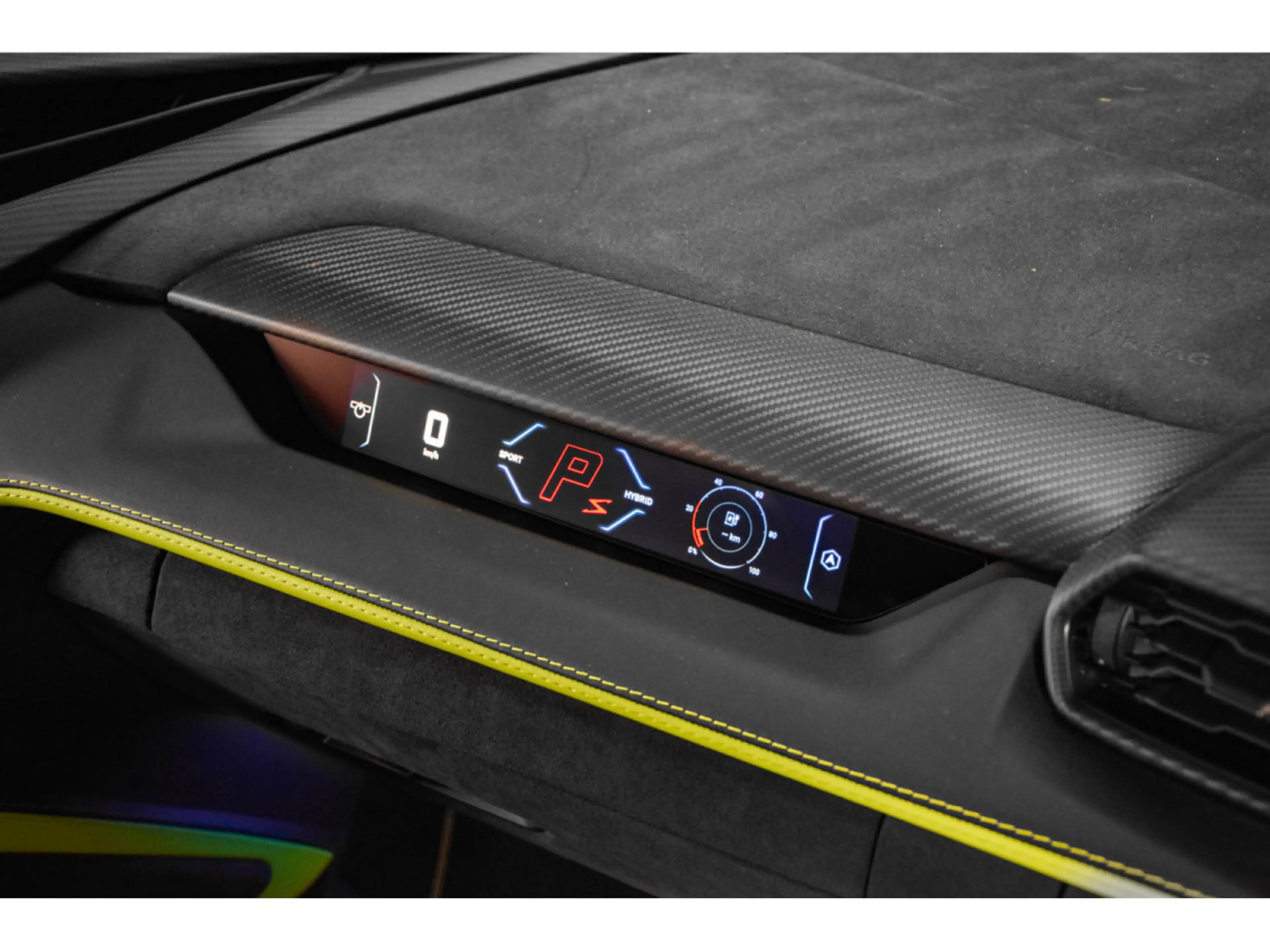 Lamborghini Revuelto AD PERSONAM - VERDE CITREA / ROSSO MARS — photo 15