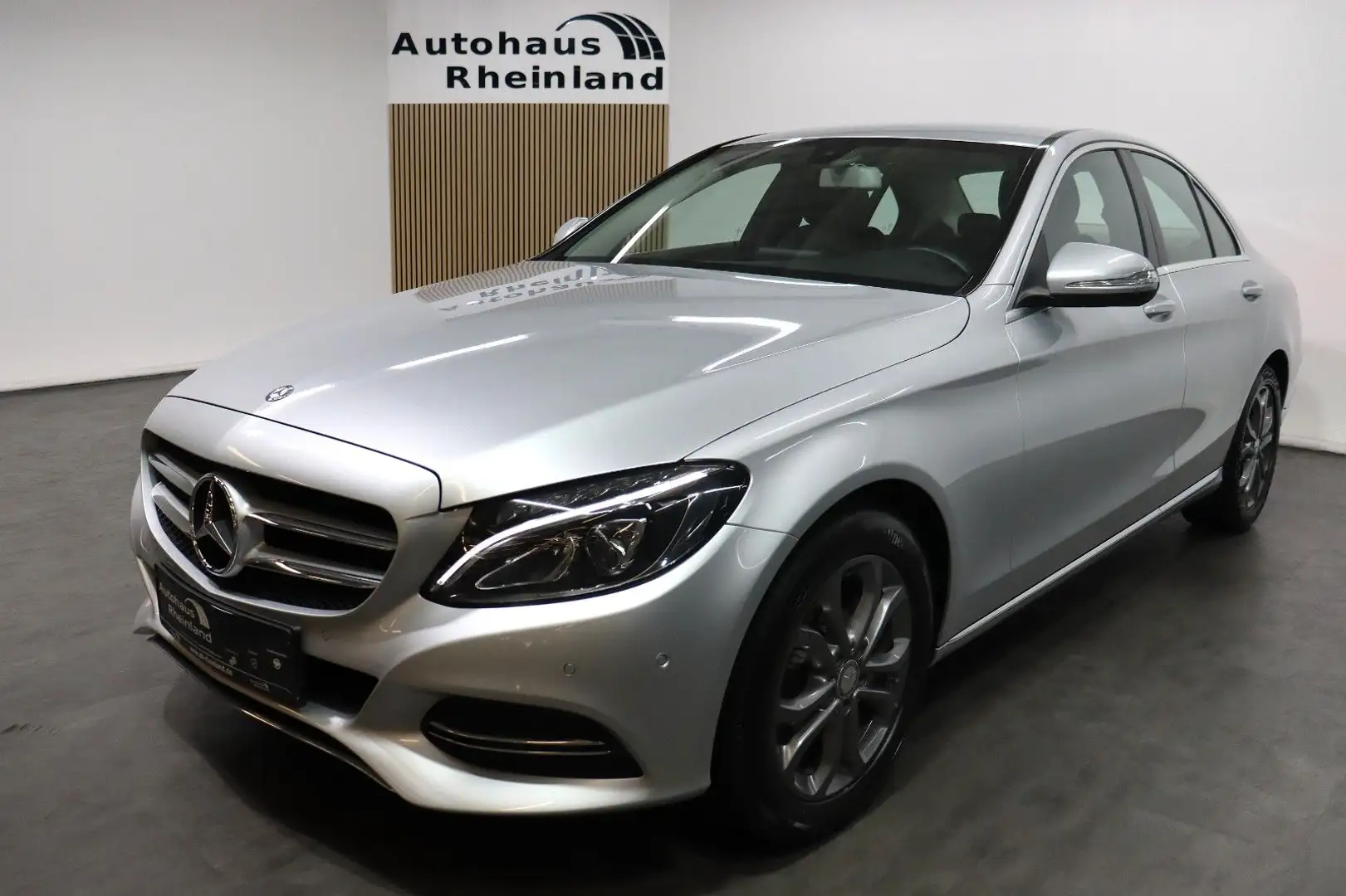 Mercedes-Benz C 180 C180 Lim. Avantgarde*2.HAND*LEDER*NAVI*LED*SHZ* Silber - 1