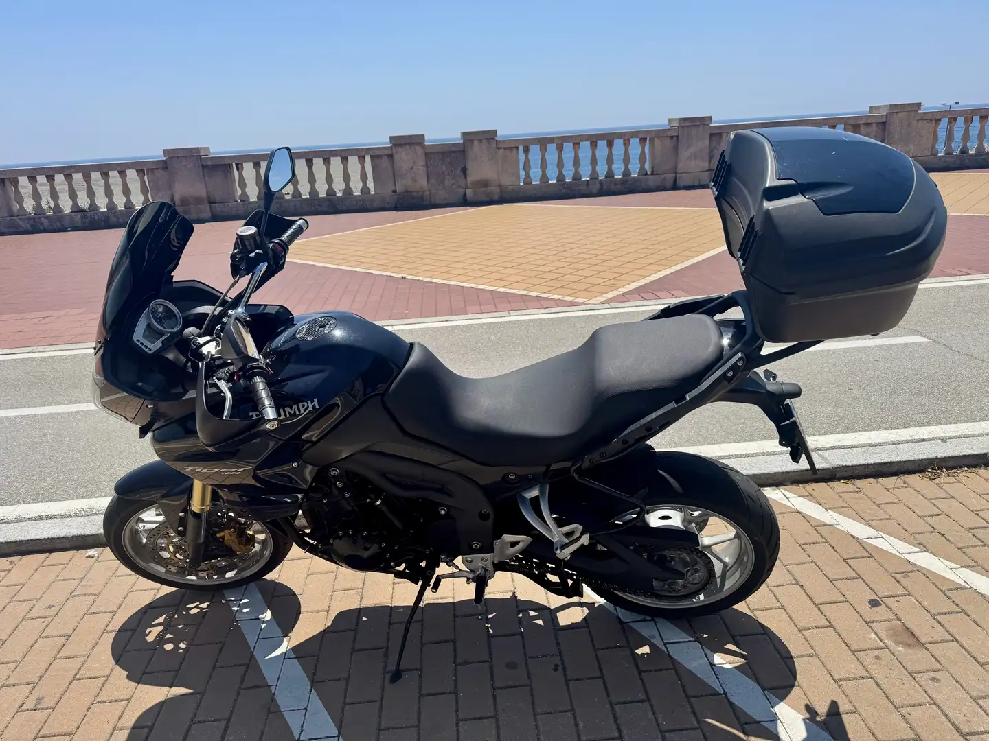 Triumph Tiger 1050 Schwarz - 2