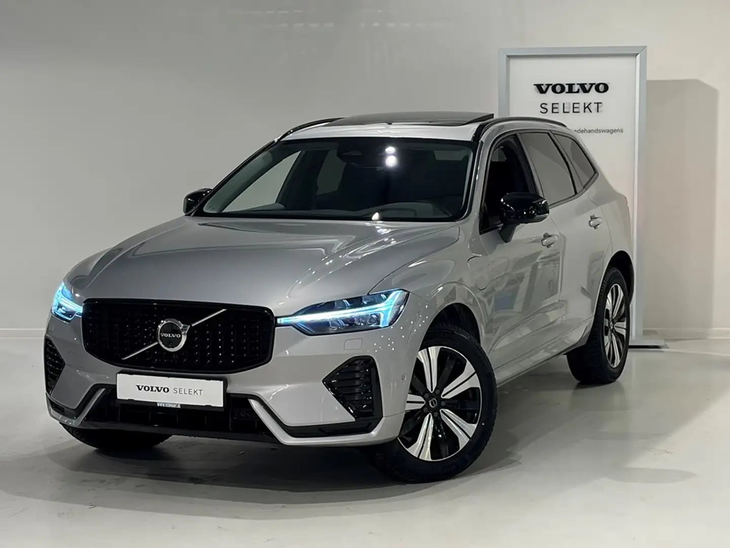 Volvo XC60 T6 Recharge Dark Plus + electr trekhaak Grijs - 1