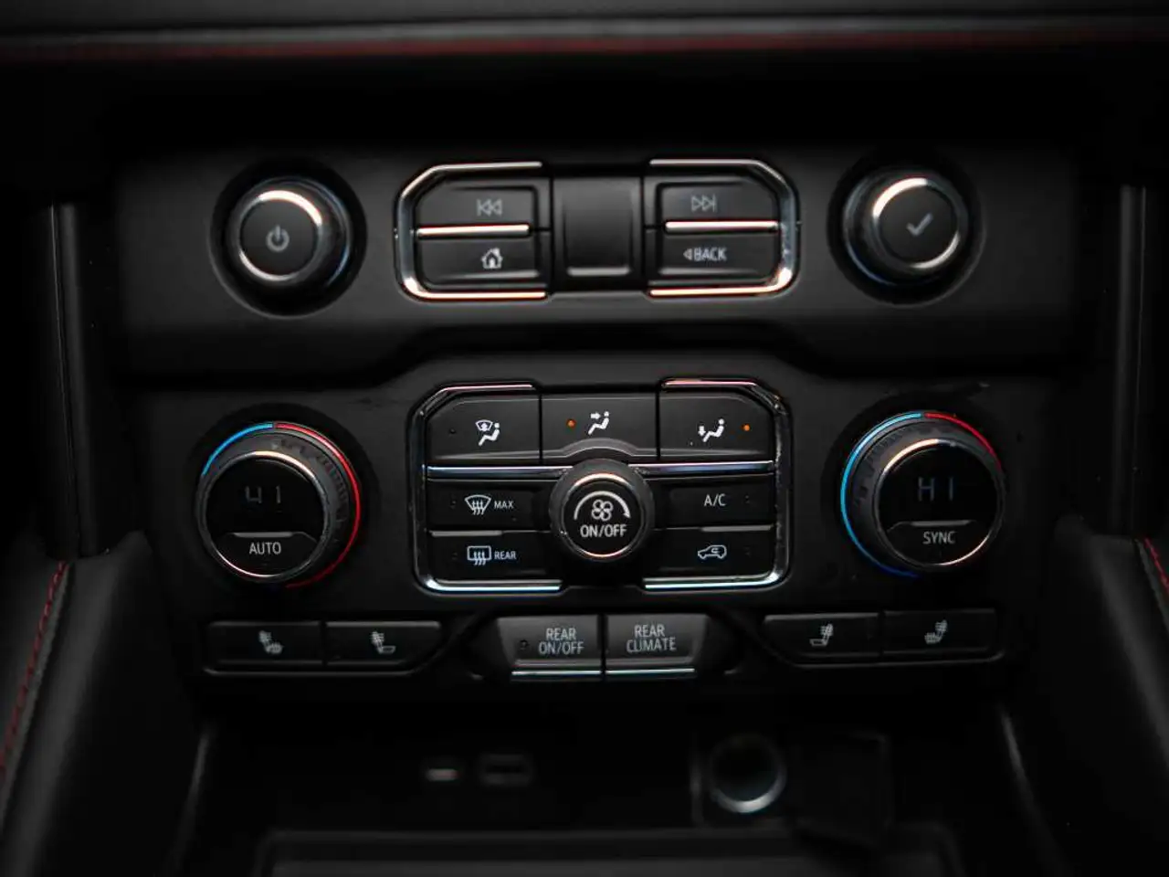 Chevrolet Suburban снимка Chevrolet Suburban