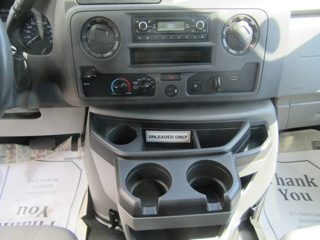 Ford E-450 Super Duty DRW снимка Ford E-450 Super Duty DRW