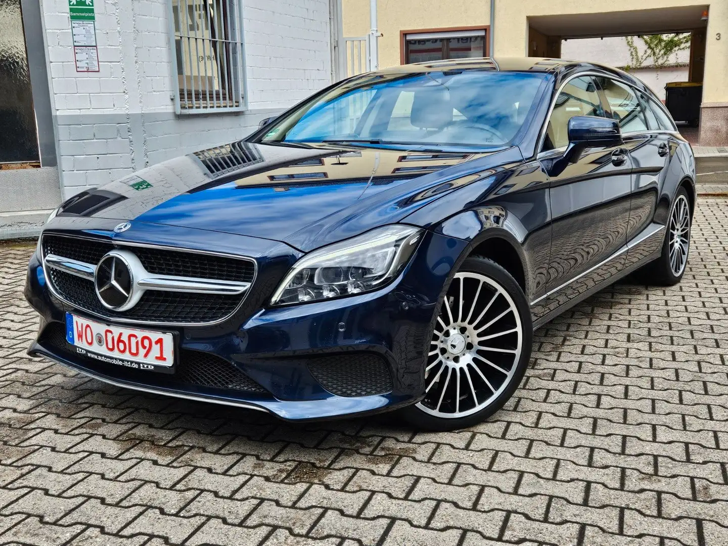 Mercedes-Benz CLS 350 4-Matic/LED/AHK/Standh. Синій - 1