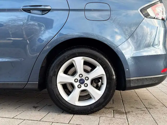 Ford Galaxy view 9
