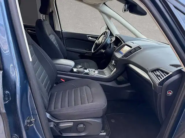Ford Galaxy view 3