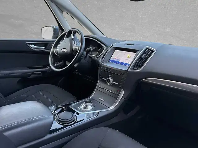 Ford Galaxy view 4