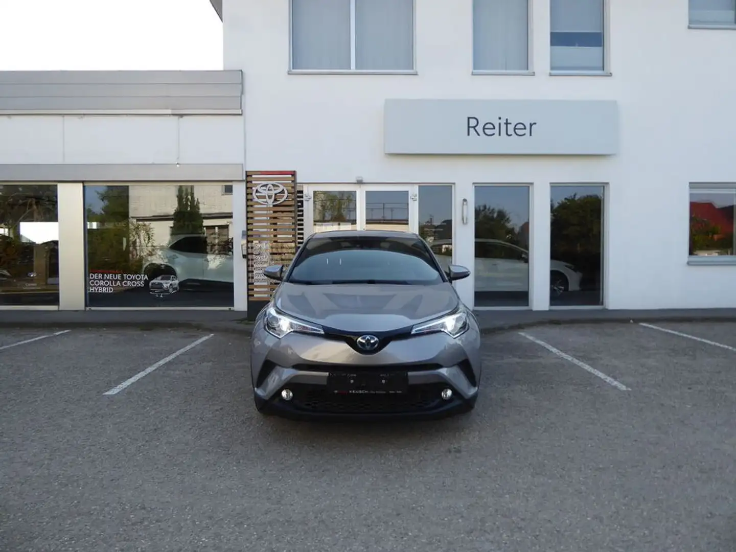 Toyota C-HR 1,8 Hybrid C-HIC Silber - 1