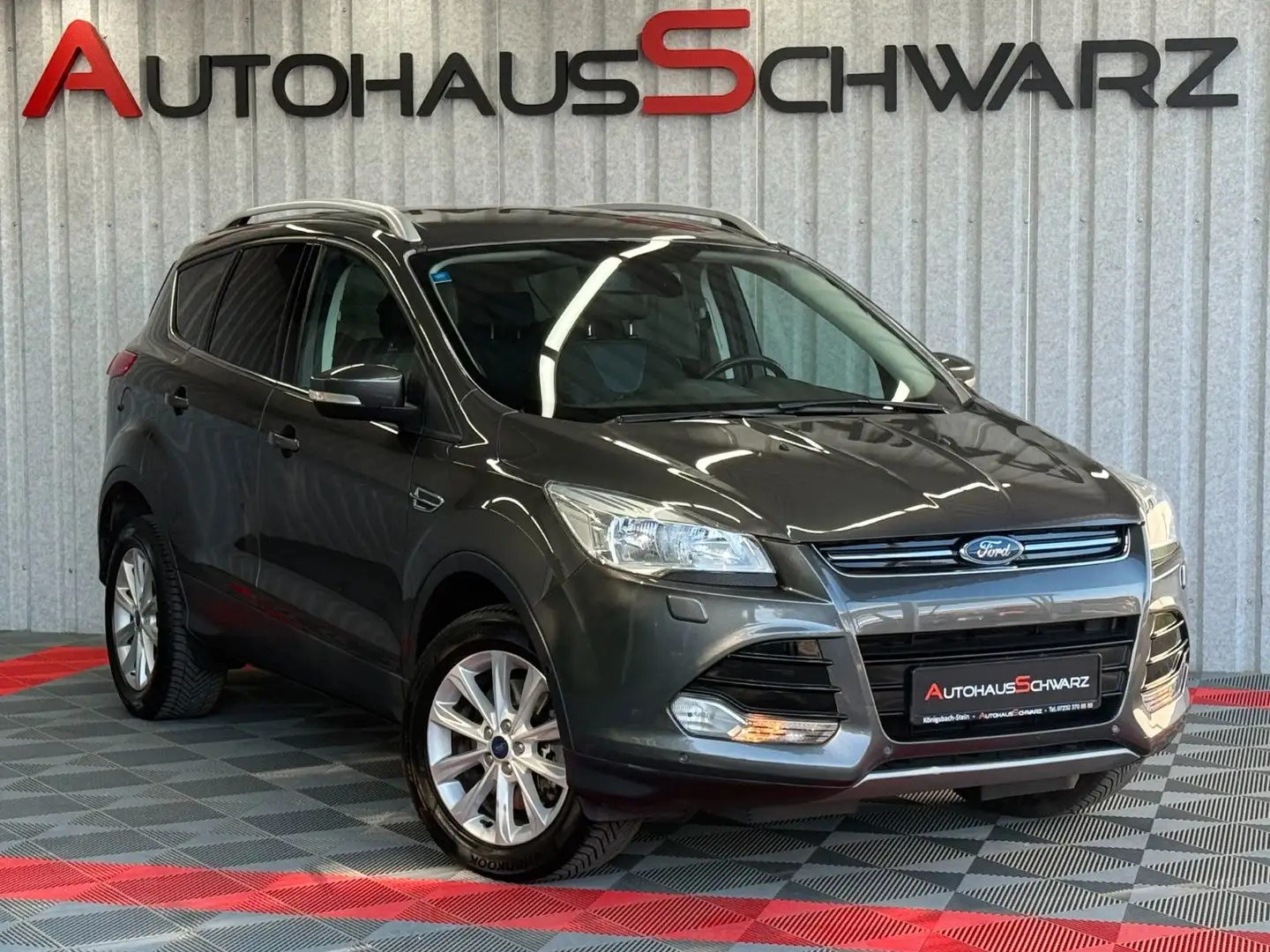 Ford Kuga Titanium Automatik AHK T-Leder Tempo SHZ Grijs - 1