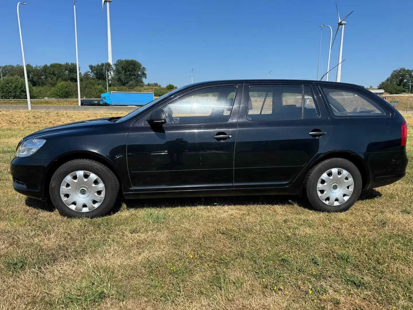 Skoda Octavia Octavia SW 1.6i / Garantie 12m. Zwart - 2