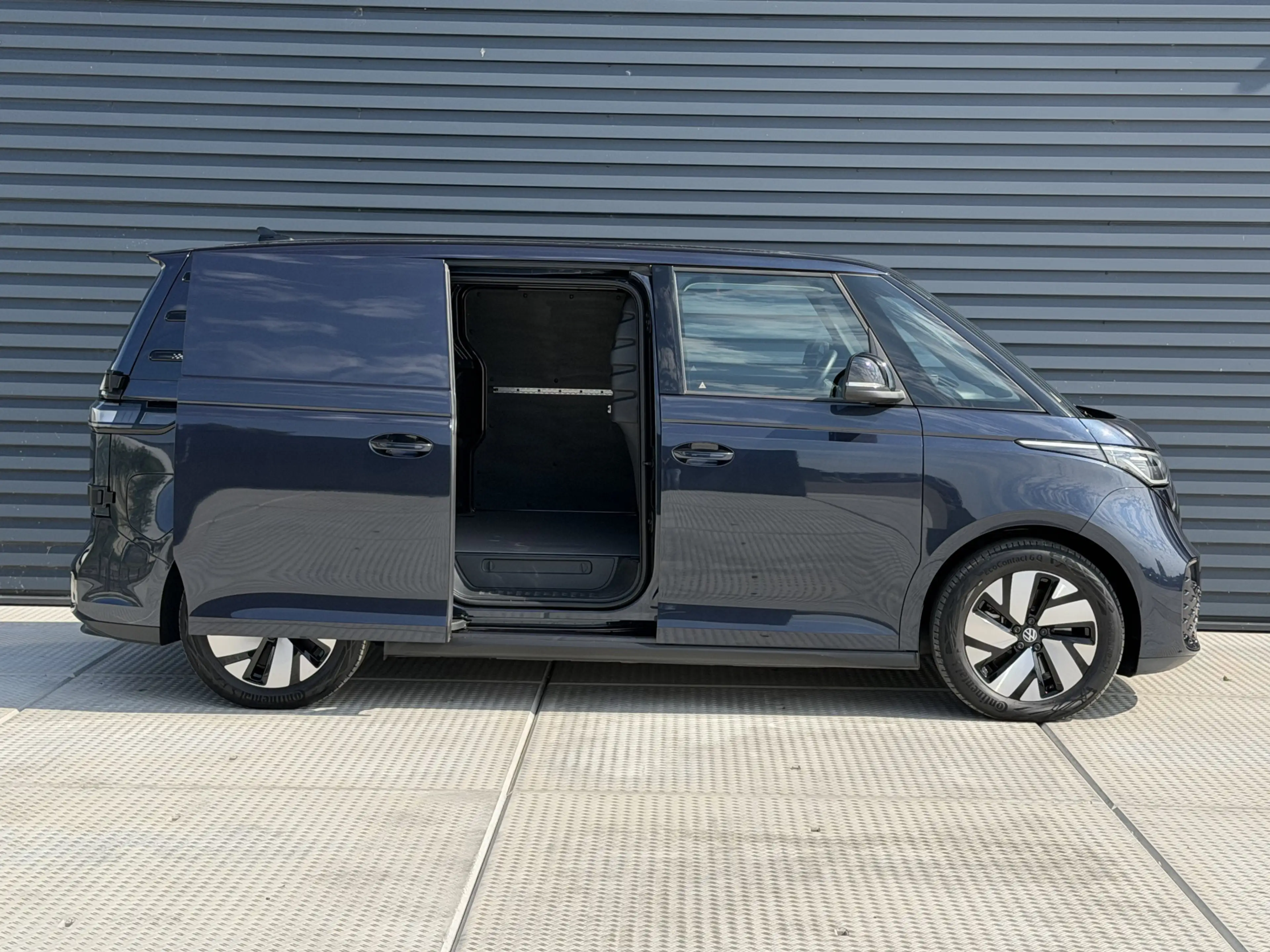 Volkswagen ID. Buzz Cargo Bulli edition 79 kWh — photo 14