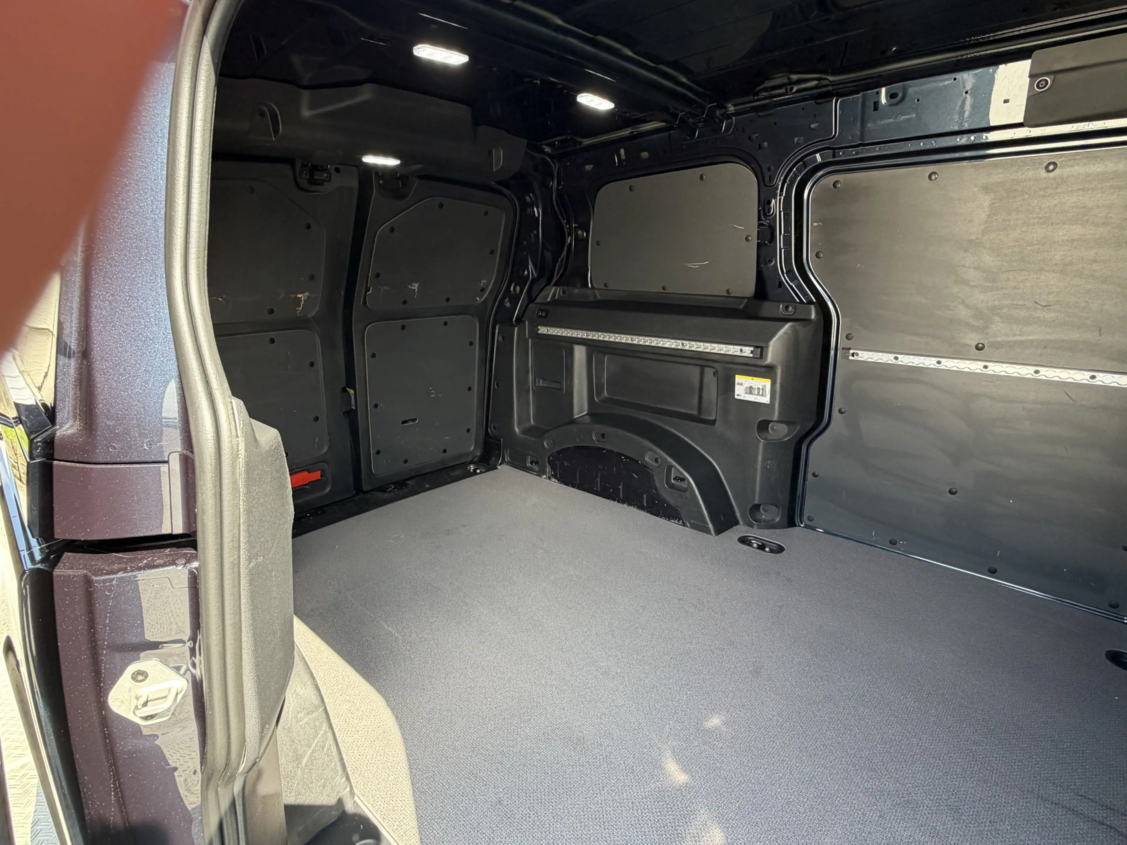 Volkswagen ID. Buzz Cargo Bulli edition 79 kWh — photo 11
