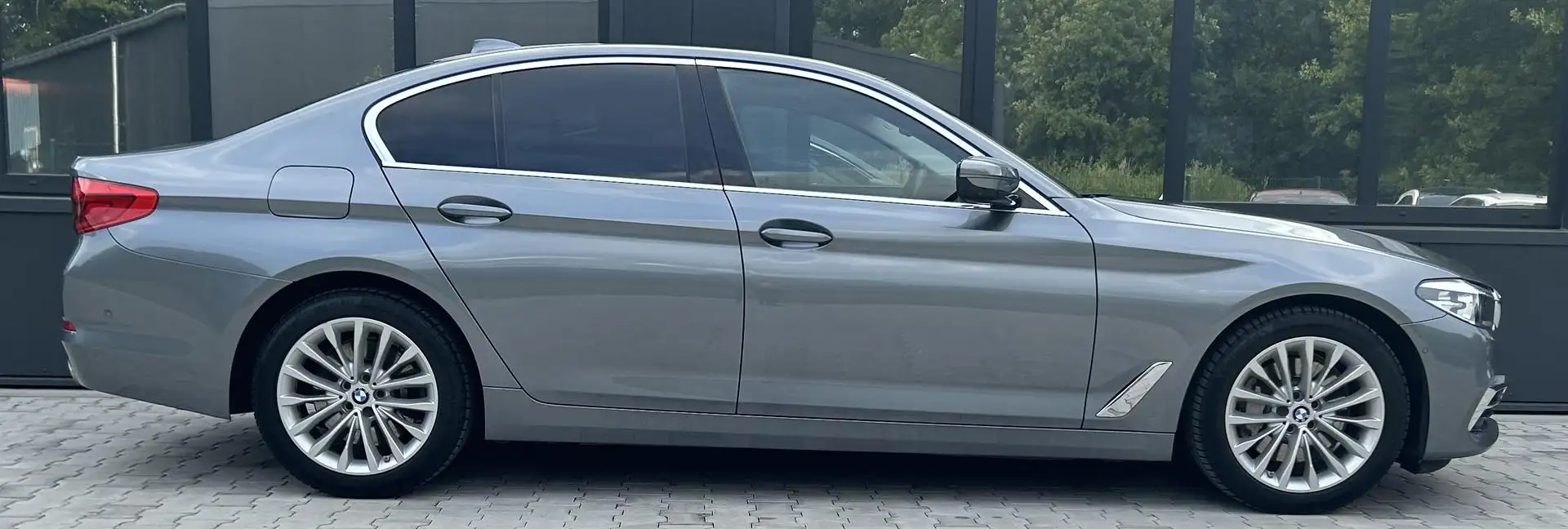 BMW 530 d Luxury Line 195 kW (265 PS), Autom. 8-Gang, H... Grau - 2