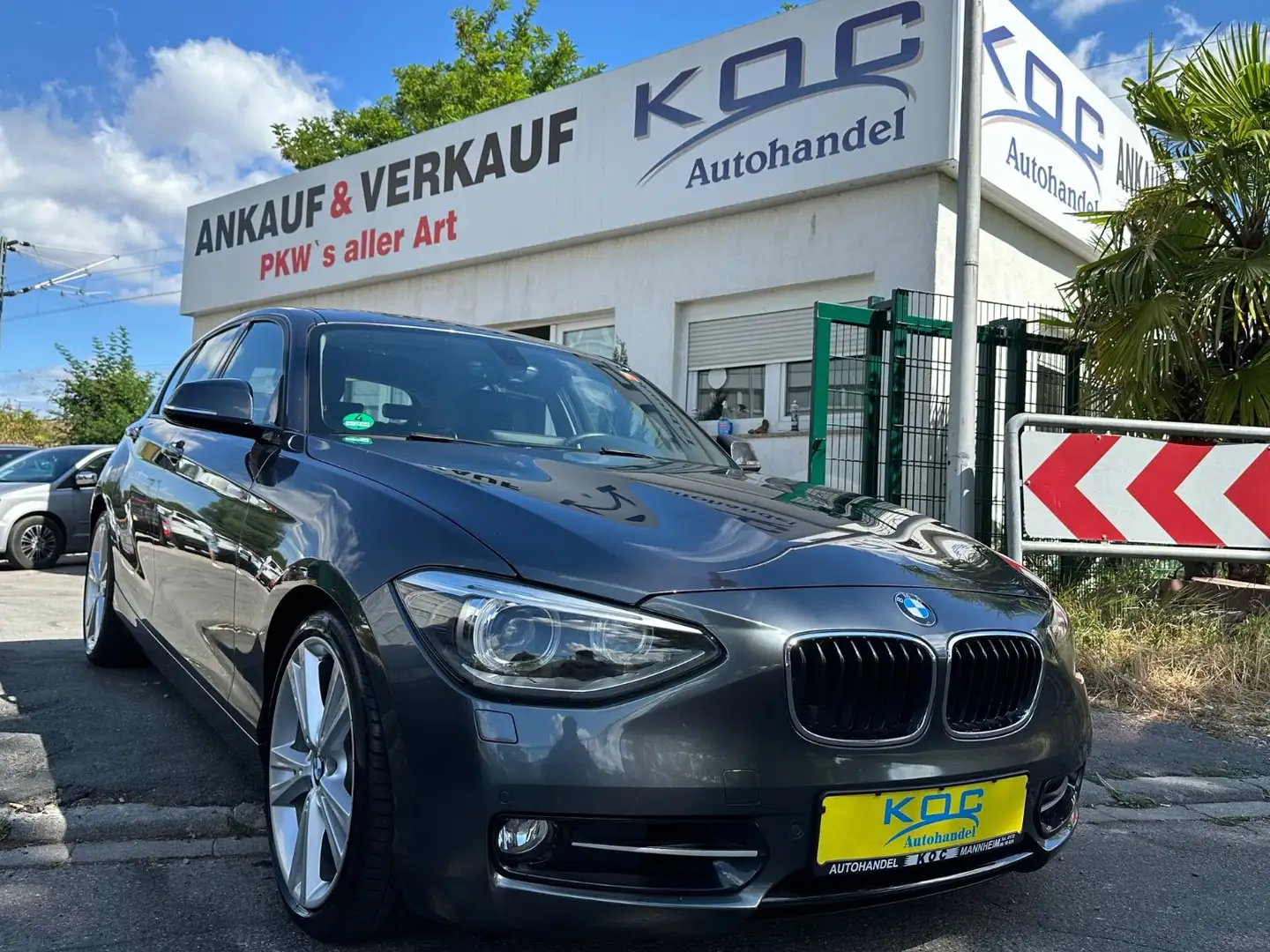BMW 118 i Sport 5-trg. / 1. Hand / Automatik Grey - 1