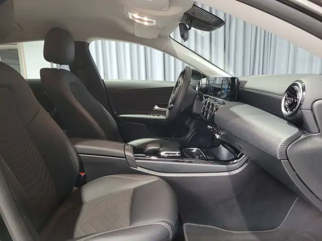 Mercedes-Benz CLA view 9