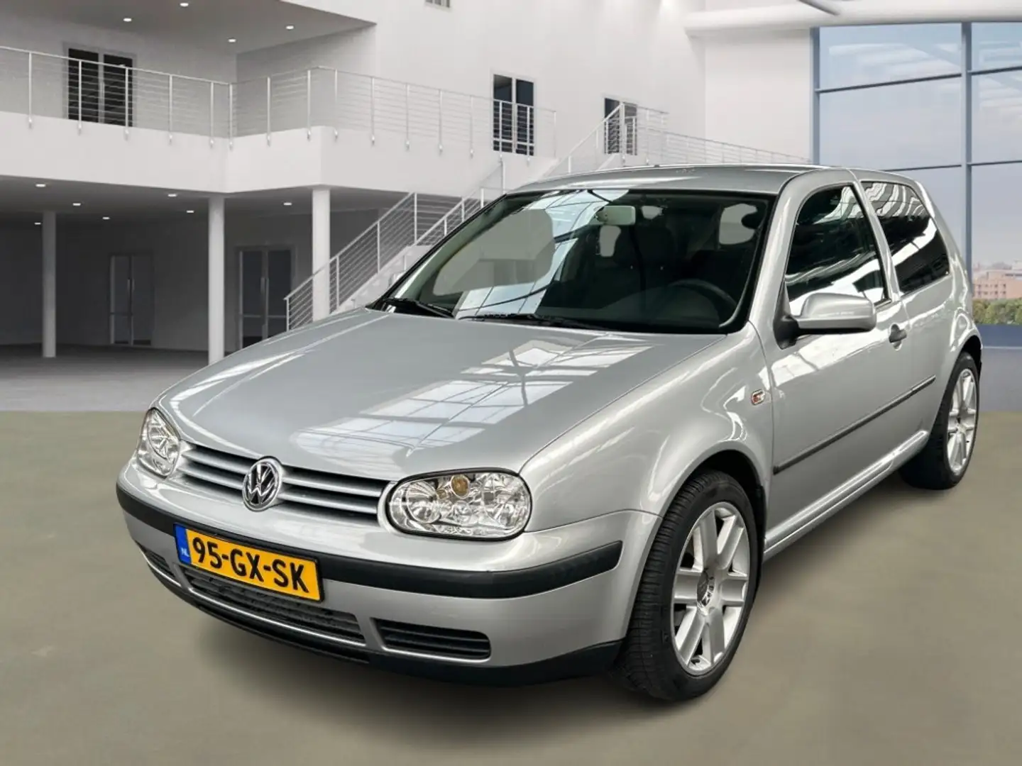 Volkswagen Golf 1.4-16V Trendline/ZEER NETJES/VELGEN Grijs - 1