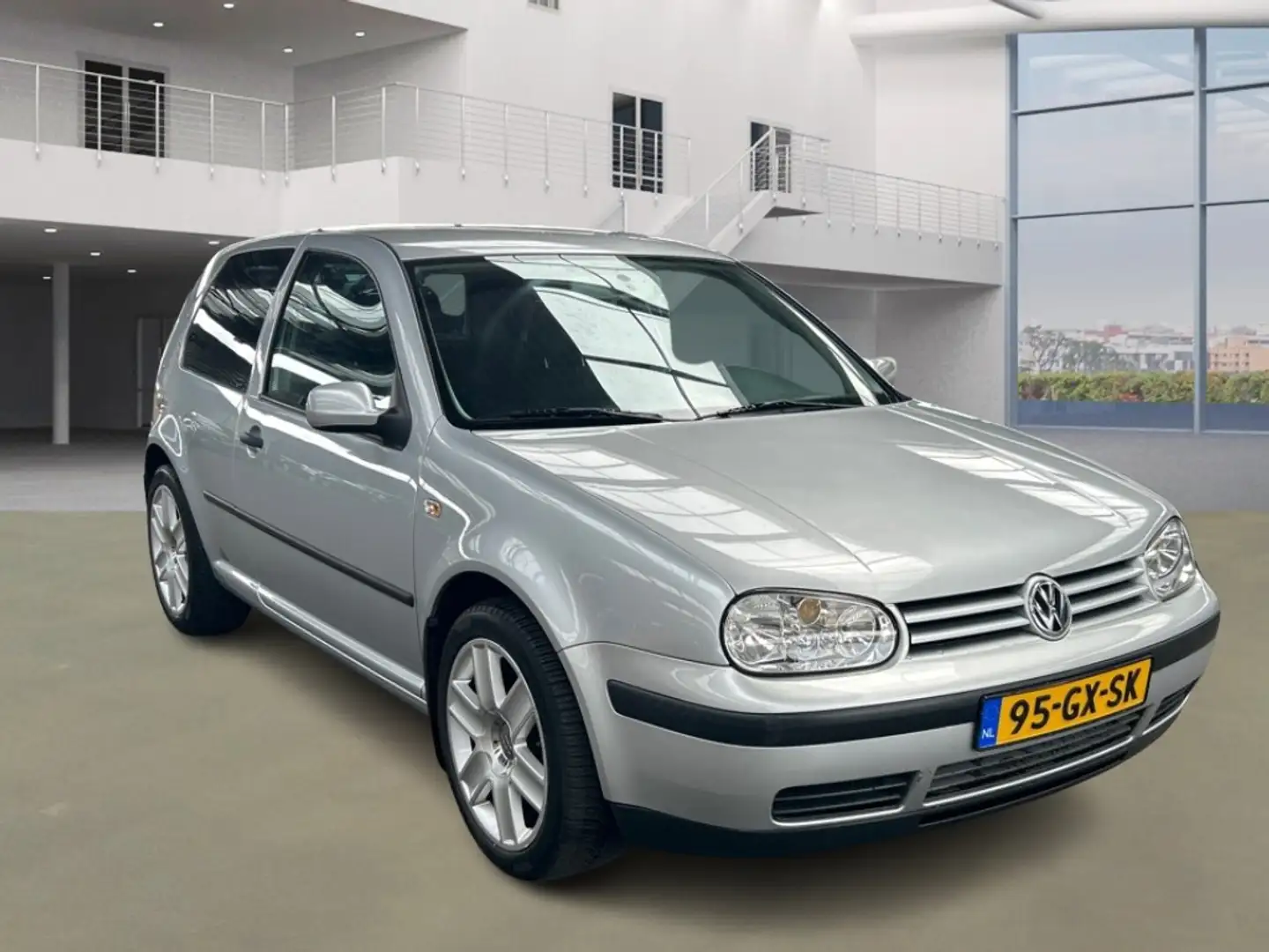 Volkswagen Golf 1.4-16V Trendline/ZEER NETJES/VELGEN Grijs - 2