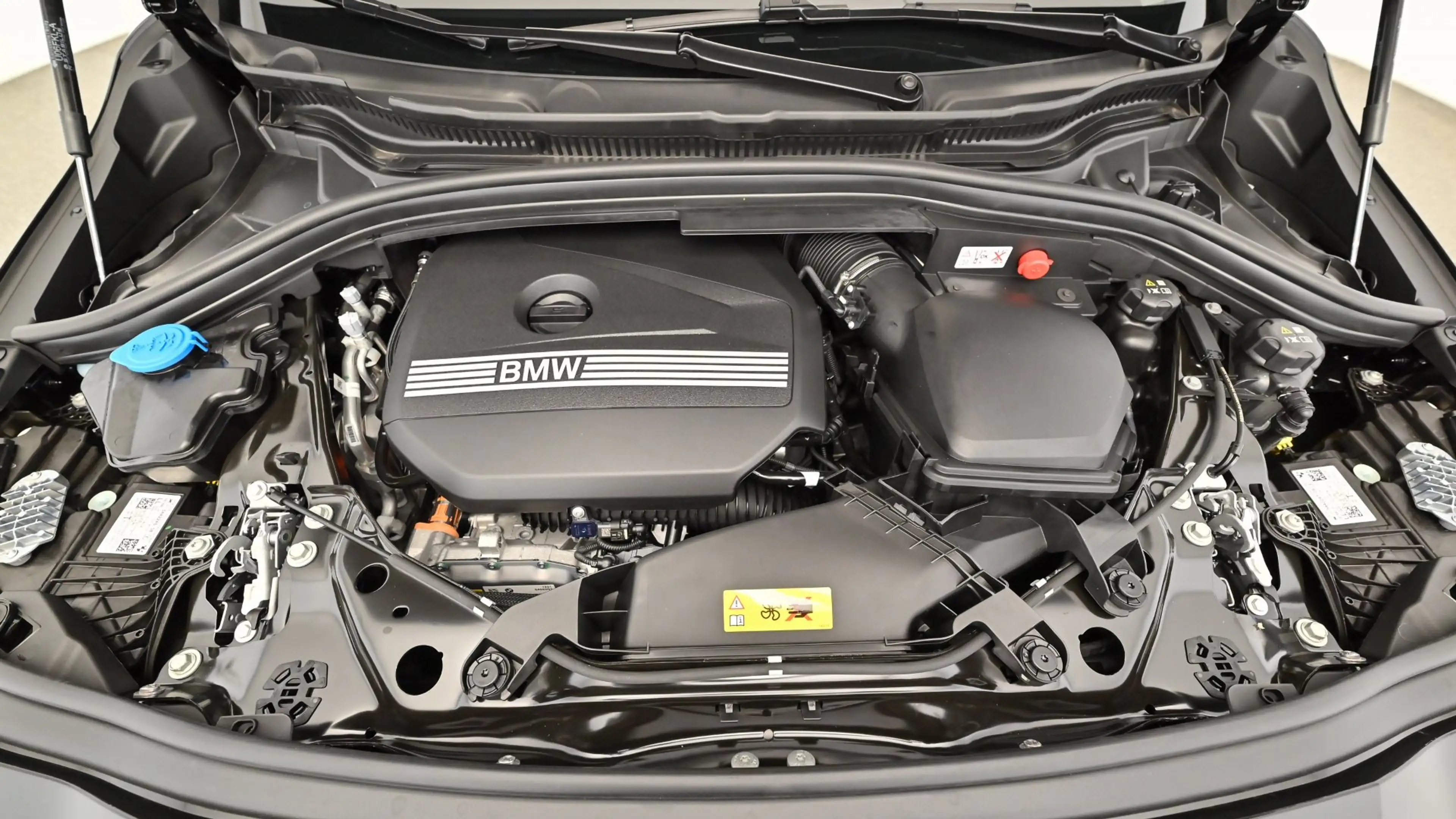 BMW 225 e xDrive — photo 14