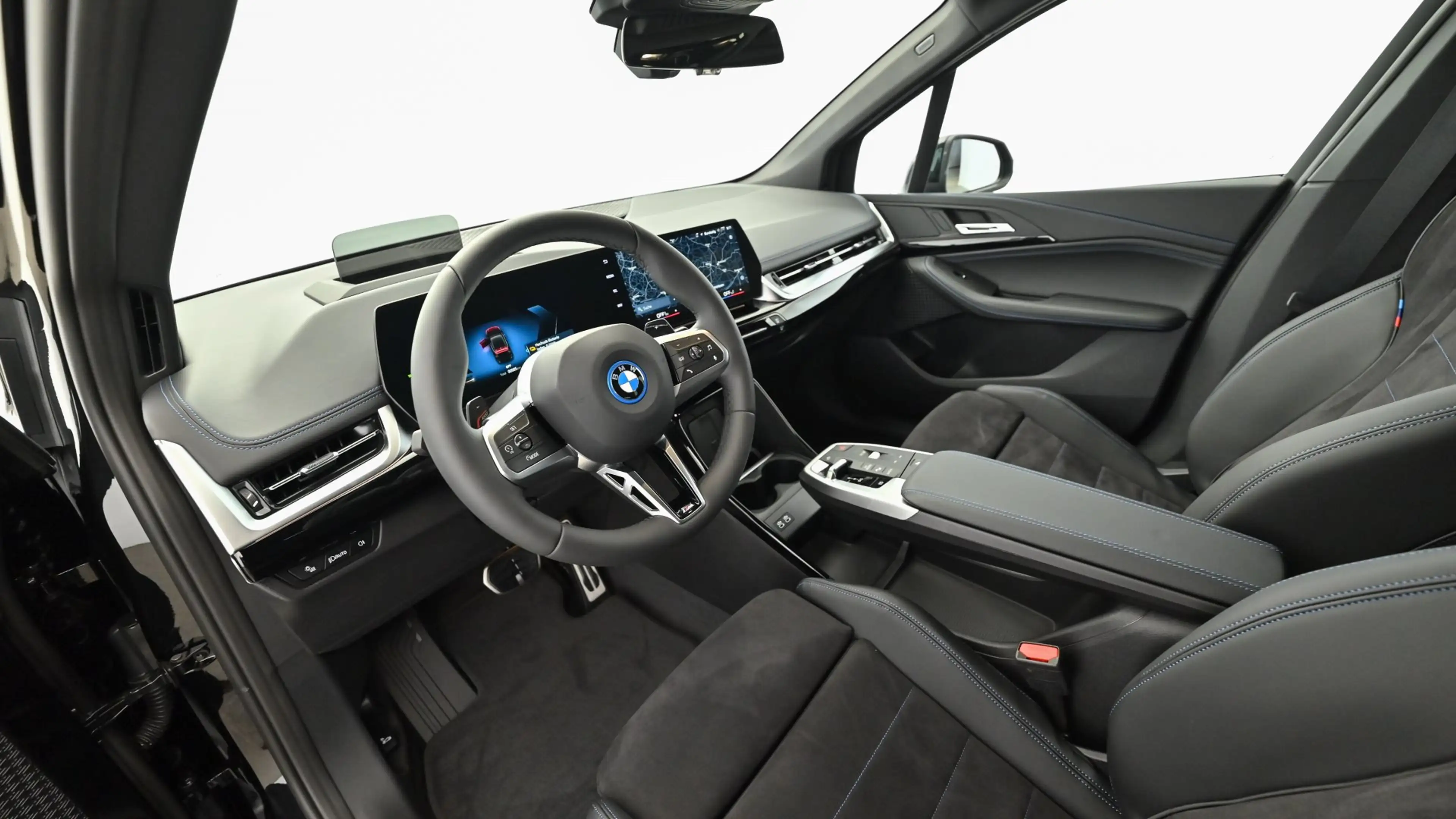 BMW 225 e xDrive — photo 13