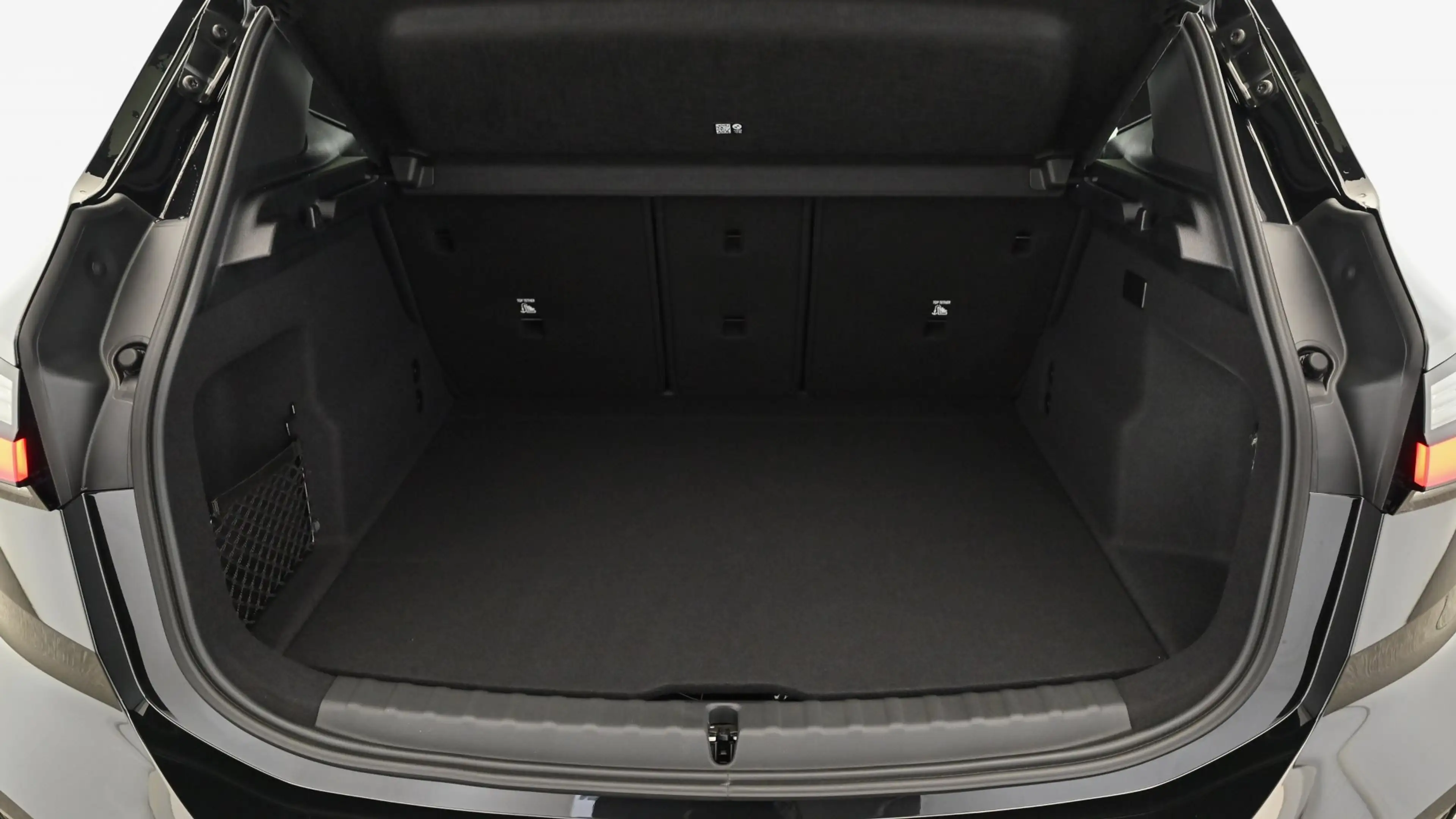 BMW 225 e xDrive — photo 6