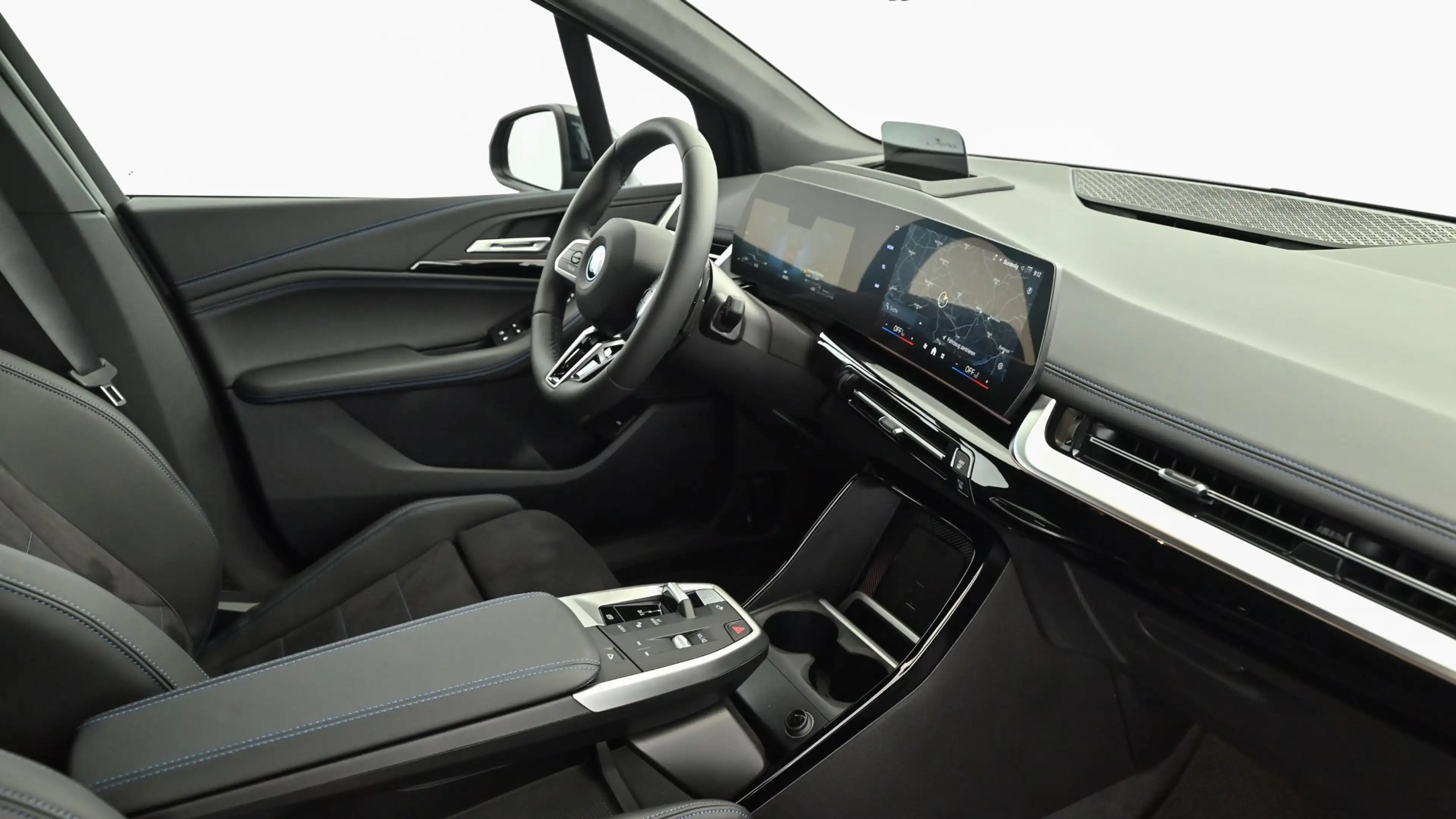 BMW 225 e xDrive — photo 15