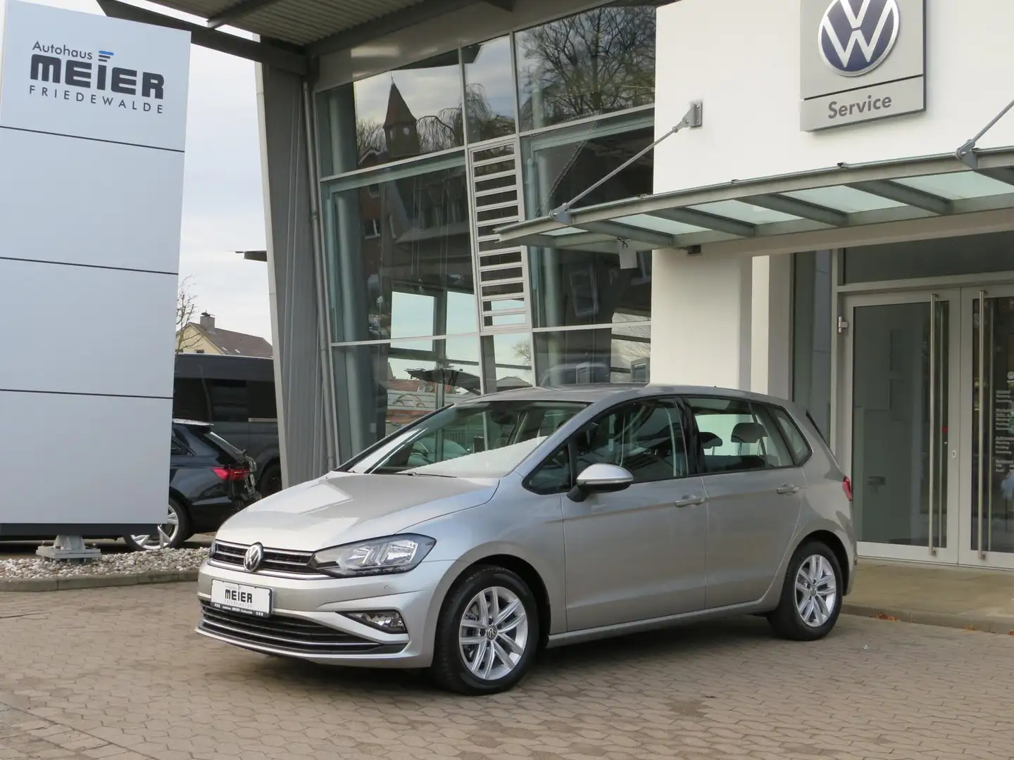 Volkswagen Golf Sportsvan Sportsvan Comfortline 1.5TSI DSG AHK Ganzjahr Zilver - 2