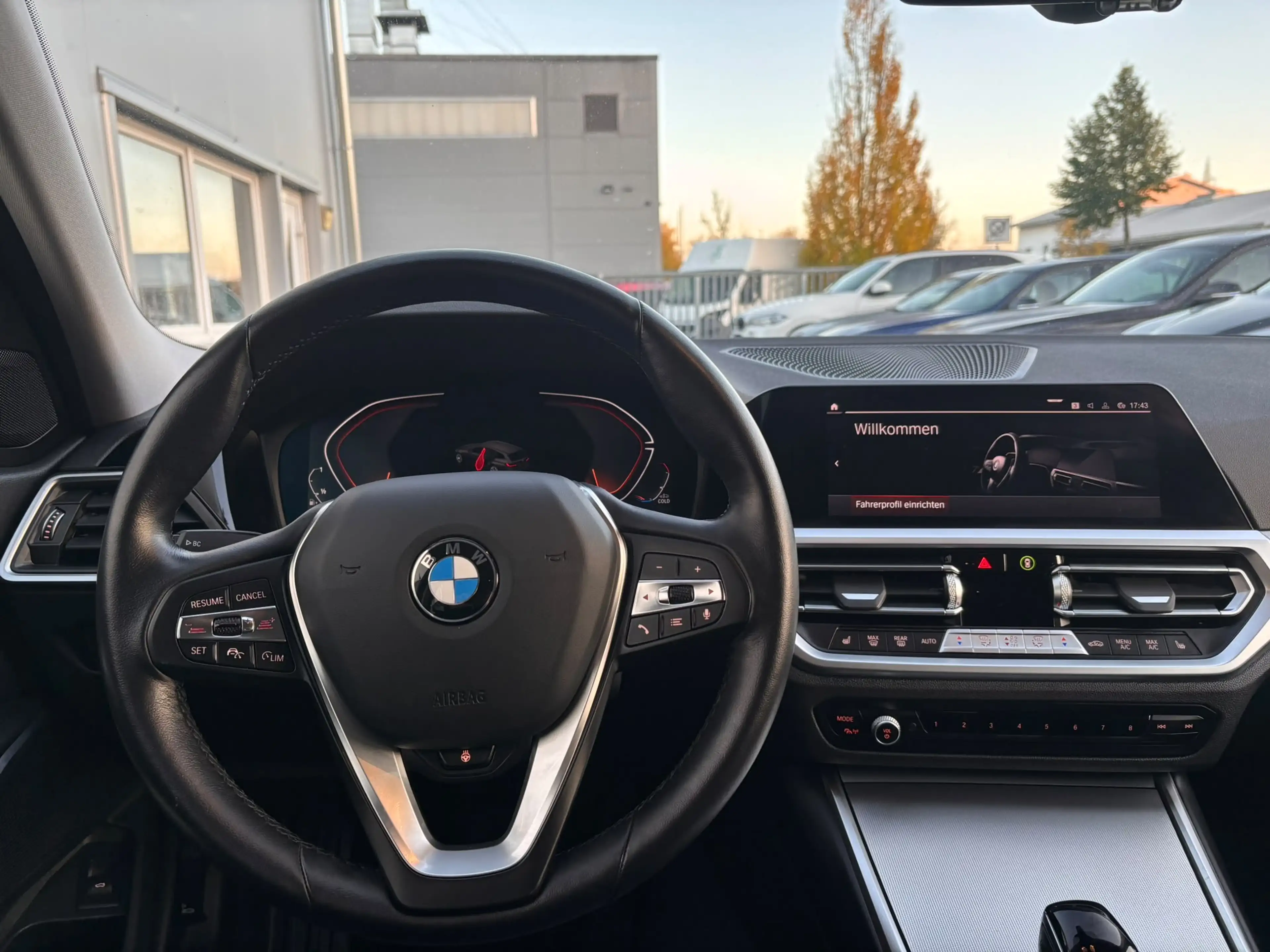 BMW 320 320i Advantage — photo 14