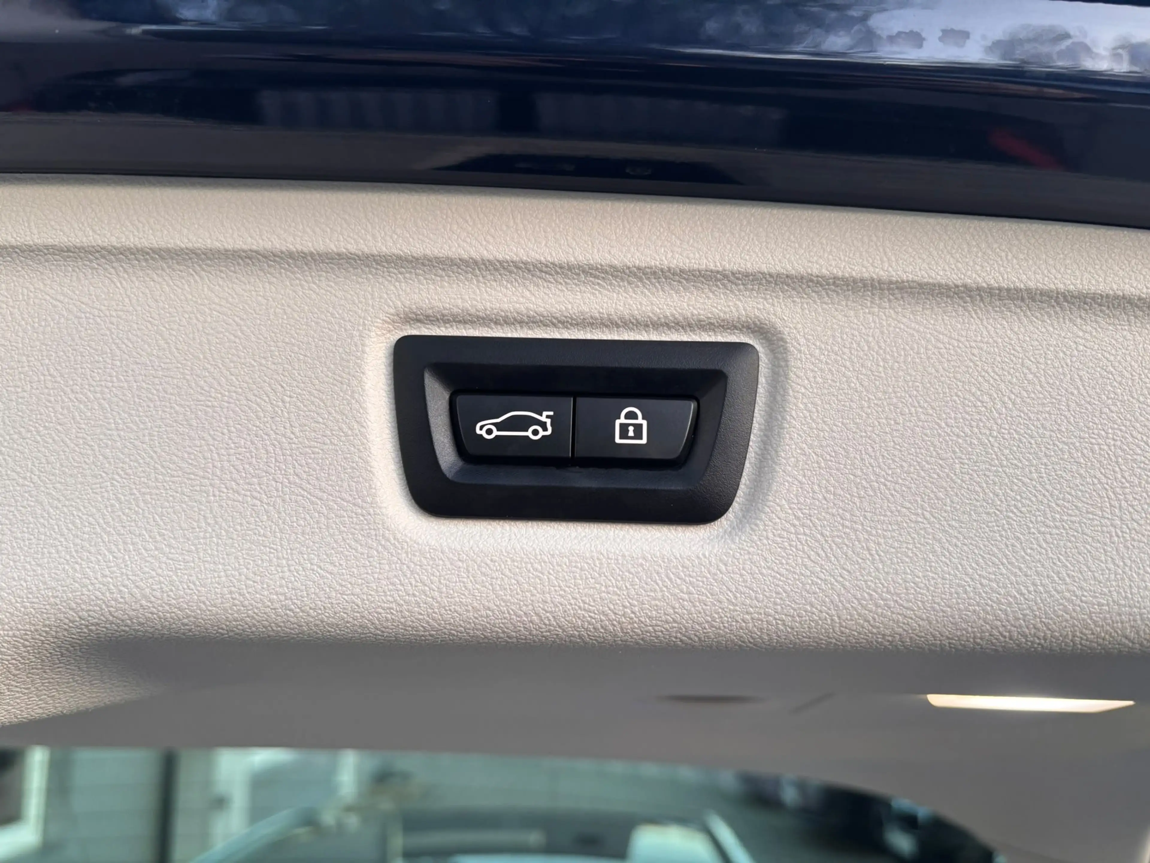 BMW 320 320i Advantage — photo 12