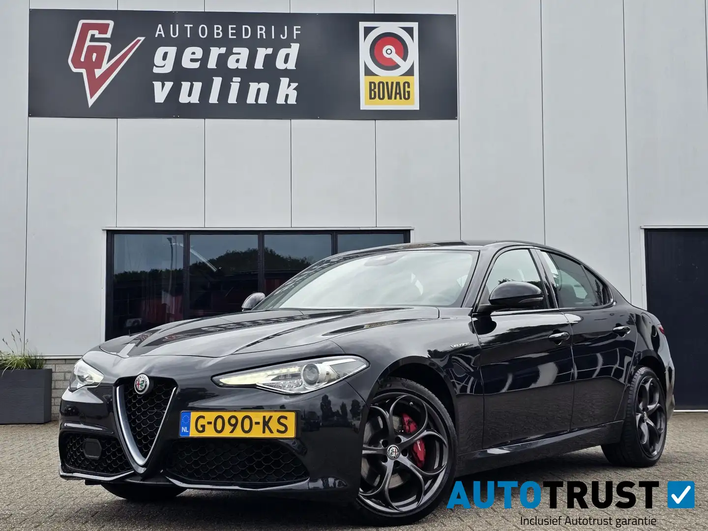 Alfa Romeo Giulia 2.0T 280PK AWD Q4 Veloce Zwart - 1