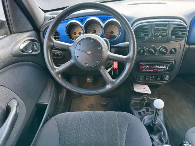 Chrysler PT Cruiser view 2