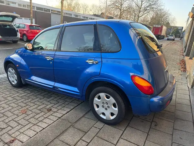 Chrysler PT Cruiser view 6
