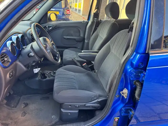 Chrysler PT Cruiser view 10