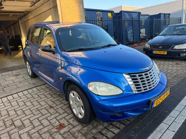 Chrysler PT Cruiser view 5