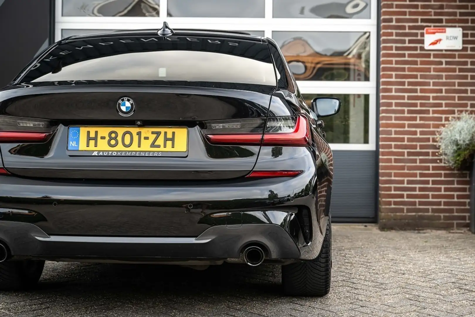 BMW 330 330i High Executive | M Sport | Schuifdak | Laser Noir - 2