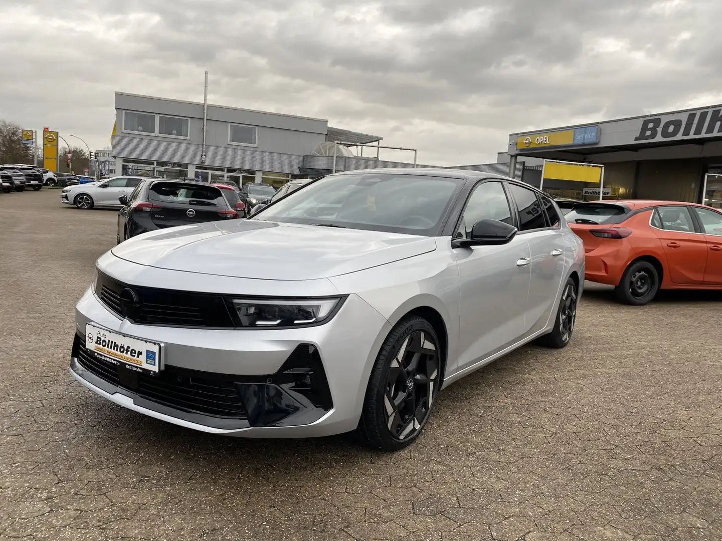 Opel Astra GSe ST AT8/NAVI/SHZ+LHZ/PDC VO+HI+360CAM Silber - 1